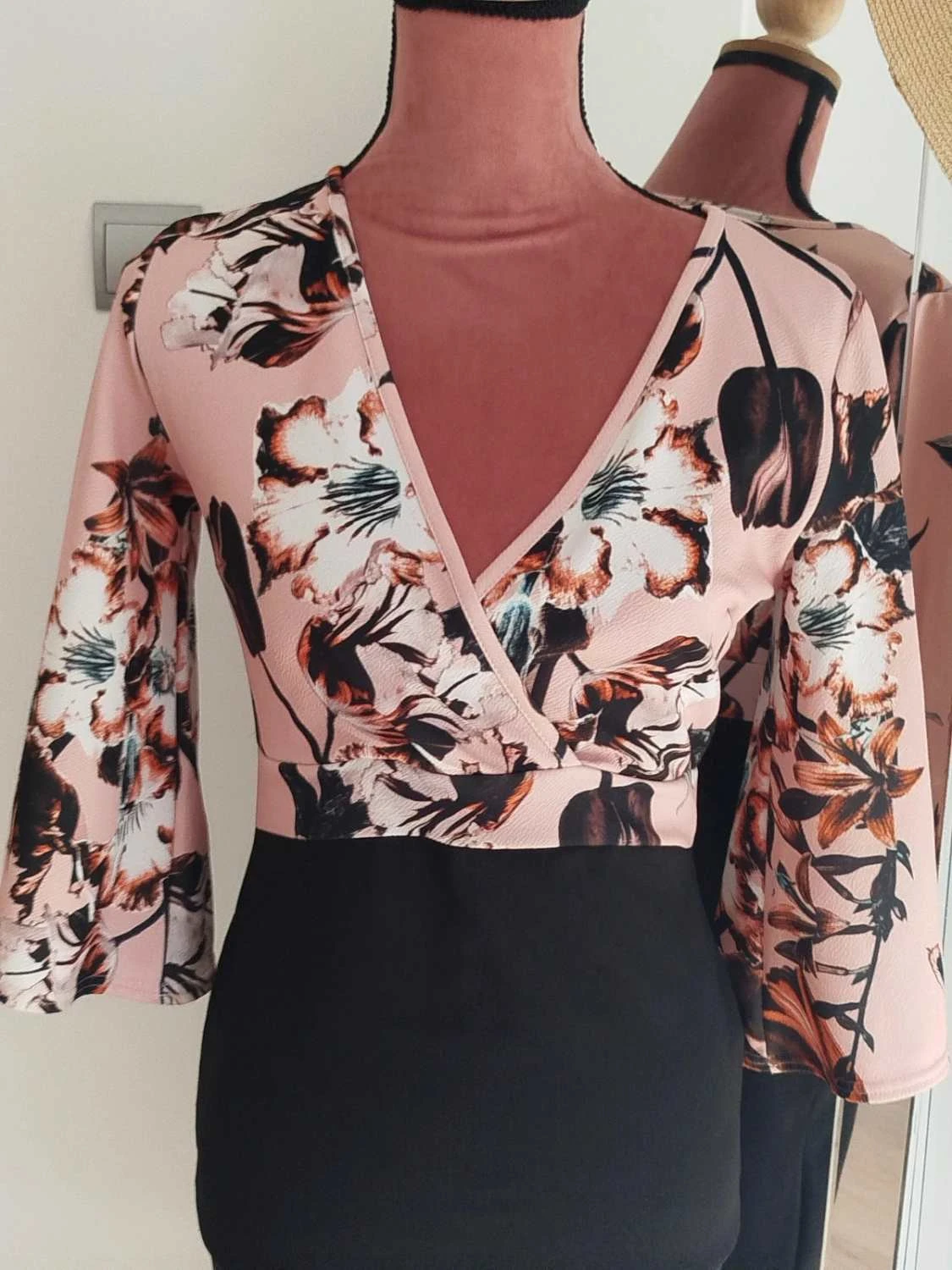 ๐ขRobe moulante fleurie rose et noire manches 3/4 Femme taille M / 38